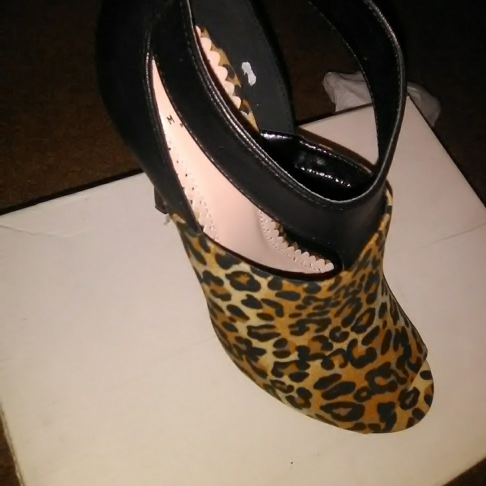 Heels - Picture 4 of 4